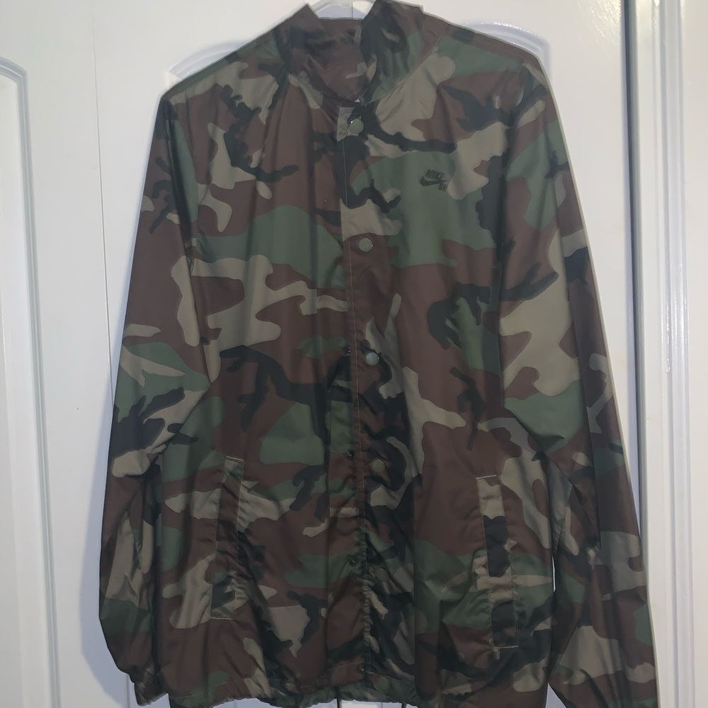 Hoodless Nike Army Jacket size SMALL